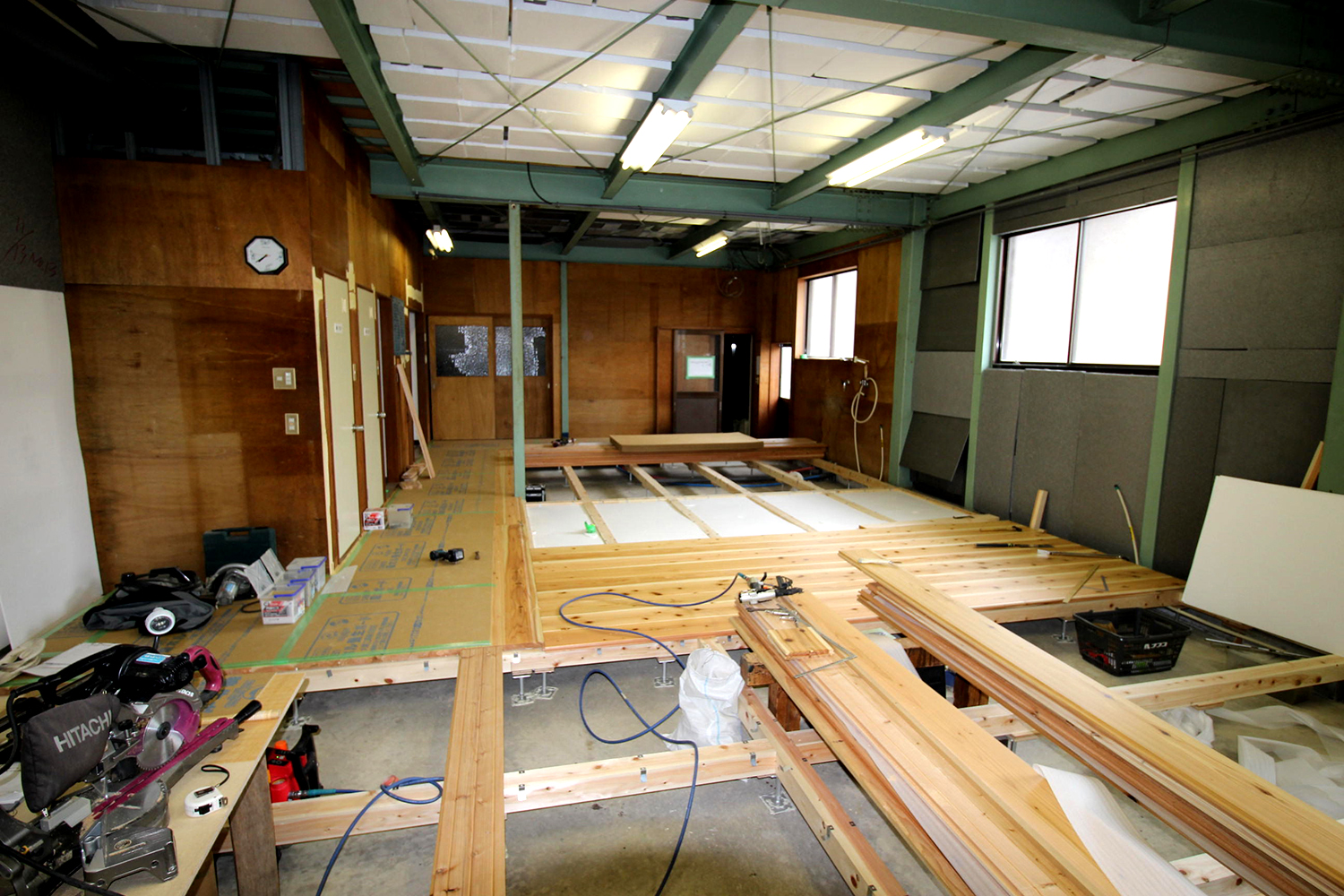 空き倉庫から自然素材を使った空間に